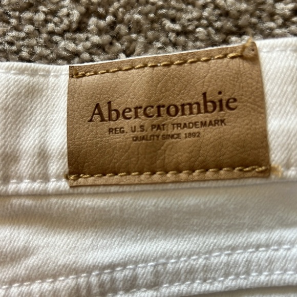 Abercrombie shorts in white girls size 9/10 - Picture 3 of 6